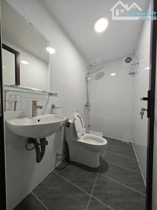 Bán nhà Lại Yên lô góc 42m2 mặt tiền 4m 4 tầng 4 ngủ gần hồ, trường học, chợ 4 tỷ 9 - 10