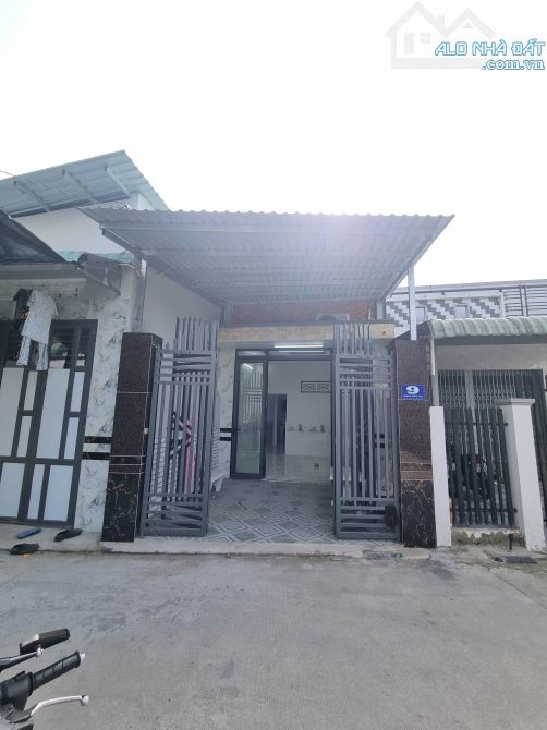 Bán nhà góc 2 mặt tiền hẻm Hoàng Quốc Việt, gần bánh Xèo Bảy Tới - 11