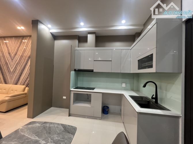 EM CẦN BÁN CĂN NHÀ VÙA HOÀN THIỆN TẠI BỒ ĐỀ - HỒNG TIẾN 55M ,6 TÀNG THANG MÁY HƠ 12 TỶ - 11