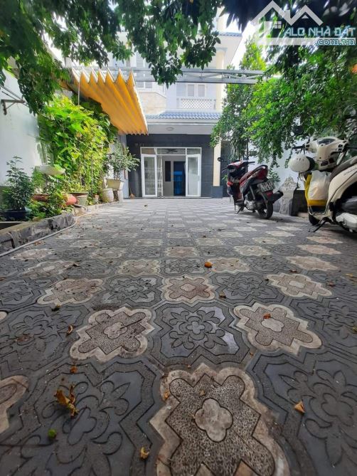 BIỆT THỰ SÂN VƯỜN - 191M2 - HƯƠNG LỘ 2 - BÌNH TÂN - NHỈNH 12 TỈ - 1