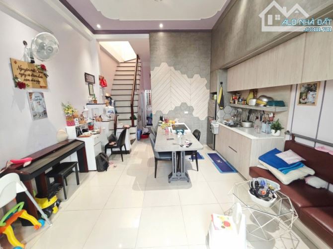 Bán Gấp Bình Chiểu – Nhà Đẹp Hẻm 6m – 2 Tầng -52m² – Giá Chỉ 3.69 Tỷ – Sổ Riêng – Gần Chợ - 1