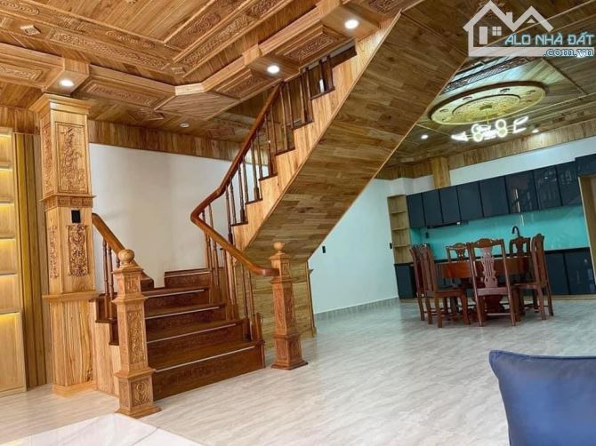 Bán nhà đường ô tô hoàng Diệu , 102m2 giá 8ty2 , nội thất gỗ đẹp - 1