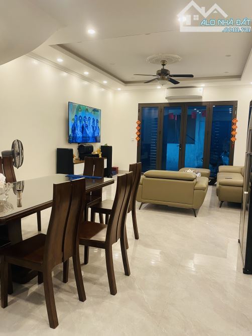 NHÀ MỚI ĐẸP PHỐ AN DƯƠNG 61m2, 4T, NỘI THẤT XỊN, NGÕ THÔNG, GẦN Ô TÔ - 1