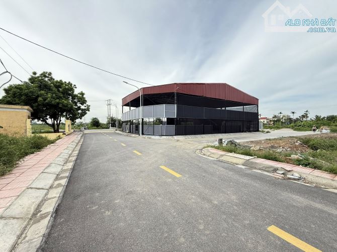 Nhượng đất mặt đường trục Quỳnh Hoàng, ô tô tránh nhau, hạ tầng hiện đại - 1