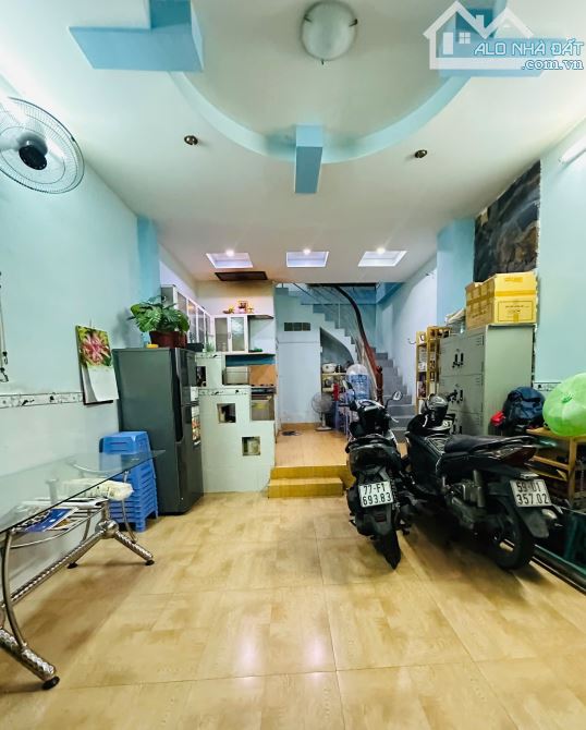 Bán nhà Phạm Văn Hai, Nguyễn Bặc - DT 4 x 8 - KC 4 tầng - giá 5.4 tỷ TL - 1