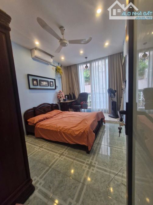 Bán nhà mặt phố Cù Chính Lan, Thanh Xuân, vỉa hè kinh doanh, ô tô tránh kinh doanh sầm uất - 1