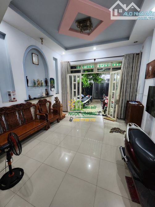 BÁN NHÀ ĐƯỜNG NGUYỄN VĂN QUÁ, 4,5X18M, 2 TẦNG, 3 PHÒNG NGỦ - 1