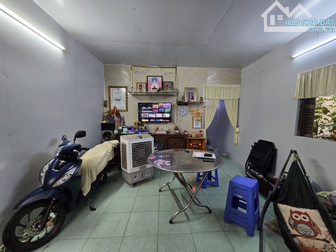Bán nhà cũ ngang 8.5m tiện xây biệt thự,xe hơi vào nhà.Phường Bình Thuận,Quận 7.Giá 12.5 T - 1