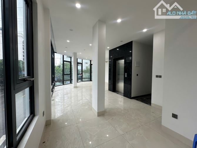 Cho thuê văn phòng tại Hoàng Công - Kdt Mậu Lương DT 65m2 giá rẻ, ô tô đỗ cửa - 1