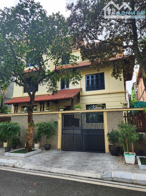 BÁN BIỆT THỰ ĐƠN LẬP VỊ TRÍ ĐẸP NHẤT KĐT NGHĨA ĐÔ(NẰM CẠNH STARLAKE), 300M2 CÓ HẦM GIÁ TỐT - 1