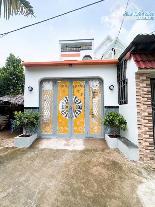 Nhà 1 Lầu 4 x 27m, Full Nội Thất Sổ Hoàn Công. Ngay Bx Buýt Hưng Long - 1