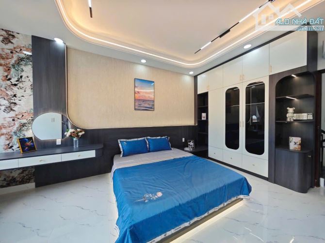 Nhà 3 tầng Full Nội Thất, đường xe hơi thông, Gần trường học Trung Trực - 1