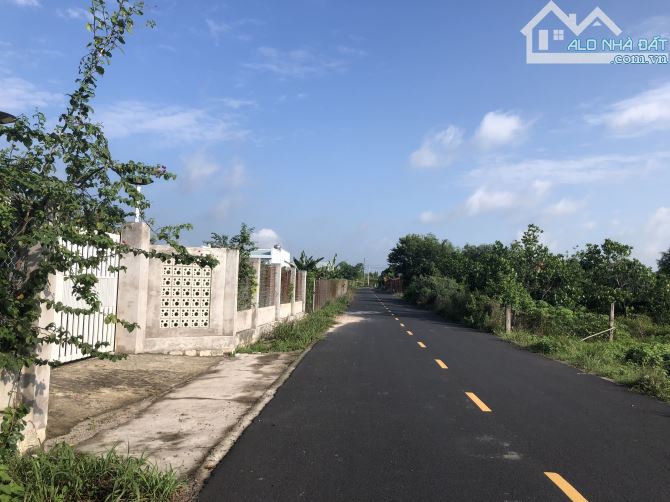 Đất 2 mặt tiền đường ven biển- có 1 không 2- dt: 750m2- 450 thổ cư- 2 mt trước sau- sổ sẵn - 1