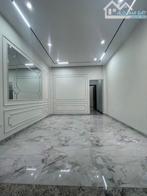NHỈNH 17 TỶ NHÀ PHÂN LÔ , THANG MÁY, Ô TÔ, TRẦN QUỐC HOÀN, CẦU GIẤY, DT41M,  5 TẦNG MT4M. - 1