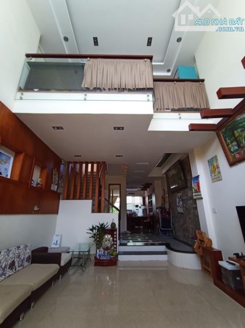 BÁN NHÀ Q.7 - XE HƠI 7 CHỖ ĐẬU CỬA - 4 X 15M, 3 TẦNG - 7.1 TỶ - 1