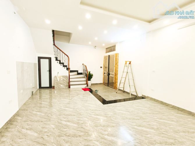Bán nhà Đội Cấn quận Ba Đình - sổ đỏ 40m2 - nhà 5 tầng - giá chỉ 8,5 tỷ. - 1