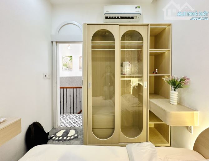 BÁN NHÀ BÌNH THẠNH DƯỚI 5 TỶ - 2 TẦNG MỚI CÓNG FULL NỘI THẤT- Ô TÔ ĐẬU TRƯỚC NHÀ - 1