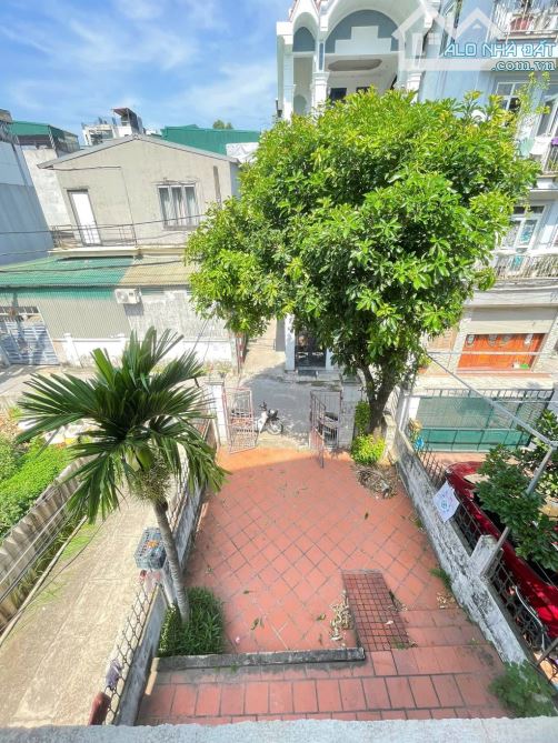 NGÕ Ô TÔ - KINH DOANH TỐT - 2 MẶT THOÁNG ĐẸP.Ô TÔ NGỦ TRONG SÂN NHÀ. DT:120M -MT: 5.2M -D - 1