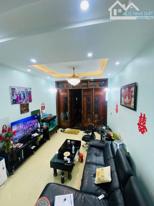 TT NGỌC THỤY -Ô TÔ NGỦ TRONG NHÀ -DÂN XÂY CHẮC CHẮN -NỘI THẤT,CHẤT LƯỢNG CAO. DT: 70M ,GIÁ - 1