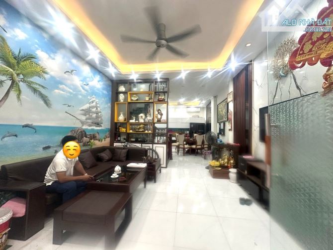 Bán nhà Yên Lạc 47/54m2, 5T, mt 4.5m lô góc, ngõ thông phân lô, oto vào nhà. Giá 15.6 tỷ