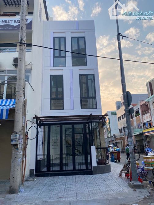Cho thuê nhà góc Tân Định Quận 1 Dt 4x17 trệt 2 lầu giá chỉ 68 triệu, Đc Trần Khắc Chân - 1