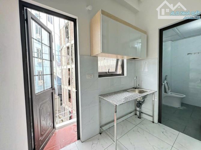 Cho Thuê CCMN 230 Mễ Trì Thượng Nam Từ Liêm 35m2 1N1K Cửa Sổ Ban Công Thang Máy 6P - 1