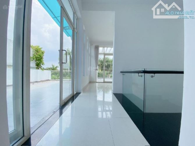 BÁN BIỆT THỰ VEN SÔNG - KHÔNG GIAN SỐNG ĐẲNG CẤP, CHỦ BÁN GẤP!  9X20M , 3 TẦNG, GIÁ - 1