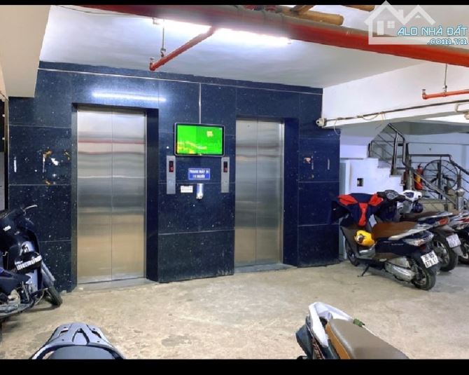 97.9 tỷ/ 301 M2/ 12 Tầng/ 13 M tiền/ Mặt Phố - 1