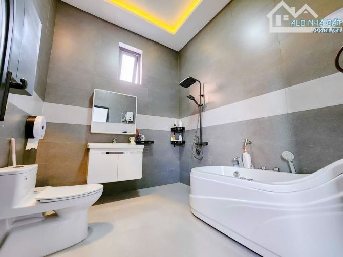NHÀ ĐẸP SÂN VƯỜN CUỐI YMOL RẼ PHẢI - CÁCH TRUNG TÂM THÀNH PHỐ CHỈ 4KM . GẦN MỌI TIỆN ÍCH - 12