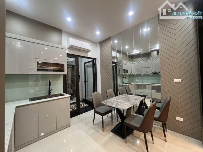 EM CẦN BÁN CĂN NHÀ VÙA HOÀN THIỆN TẠI BỒ ĐỀ - HỒNG TIẾN 55M ,6 TÀNG THANG MÁY HƠ 12 TỶ - 13