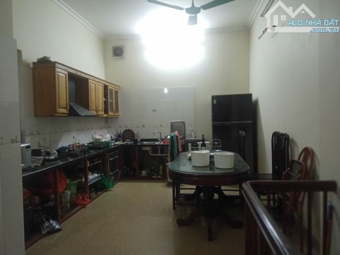 Nhà đẹp ở luôn Lạc Long Quân Cầu Giấy. Sổ vuông 80m, 5 tầng MT5m Giá 26 tỷ Ngõ ô tô tránh - 2