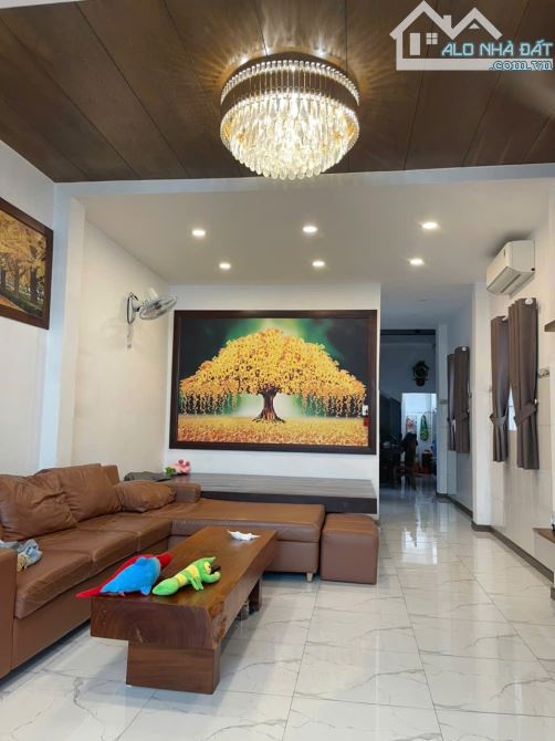 Nhà đẹp Thủ Đức: 2 căn riêng, 161m², gần Gò Dưa, giá 6 tỷ 75 tỷ - 2