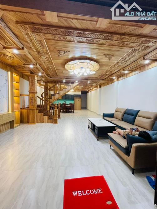 Bán nhà đường ô tô hoàng Diệu , 102m2 giá 8ty2 , nội thất gỗ đẹp - 2