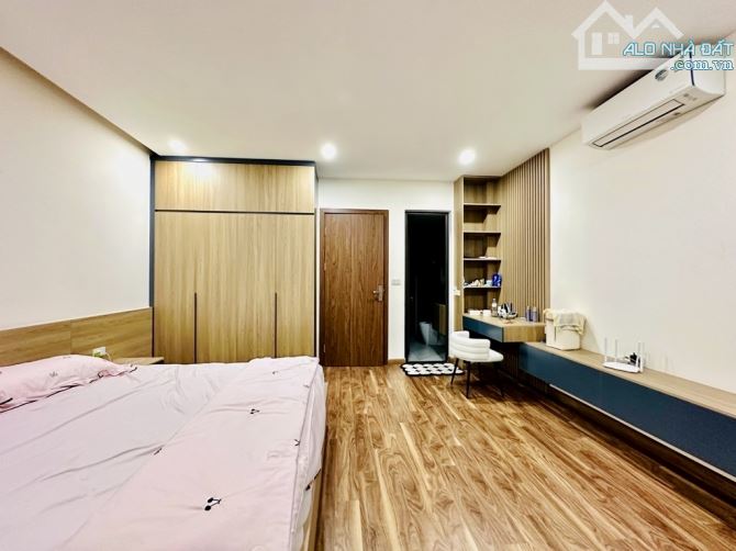Bán nhà Nguyễn Văn Cừ 6 tầng thang máy, full nội thất 5 sao, gần phố giá 13 tỷ hơn - 2