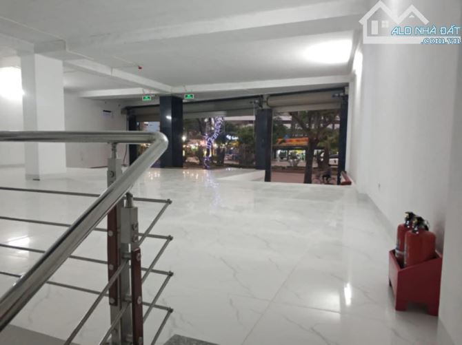 Cho thuê nhà mặt phố Lê Trọng Tấn, La khê, hà đông. 120m2x4T. Rộng 6m - 2