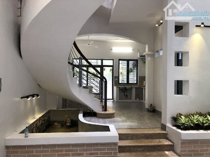 🏡 234 HOÀNG QUỐC VIỆT - SÂN RỘNG - NHÀ ĐẸP Ở NGAY - KHÔNG GIAN LÝ TƯỞNG CHO ĐẠI GIA ĐÌNH - 2