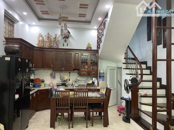 BÁN NHÀ MẶT NGÕ LÔ GÓC 17 TỶ 40m 5 TẦNG MT 4,6m Ô TÔ TRÁNH KINH DOANH ĐƯỜNG CẦU GIẤY - 2