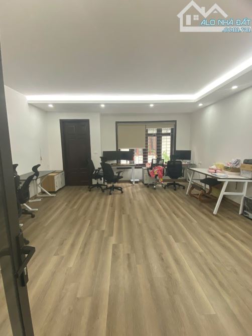 Cho thuê nhà đường Nguyễn Tuân, Thanh Xuân. DT 75m, 6 tầng, Thông sàn, có thang máy. Giá 4 - 2