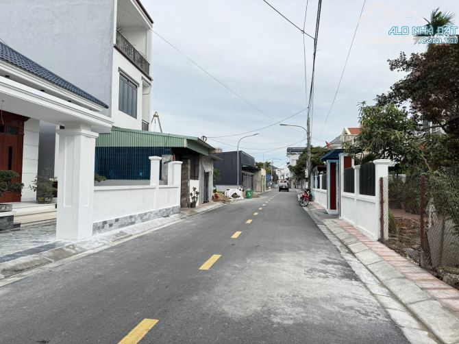 Nhượng đất mặt đường trục Quỳnh Hoàng, ô tô tránh nhau, hạ tầng hiện đại - 2