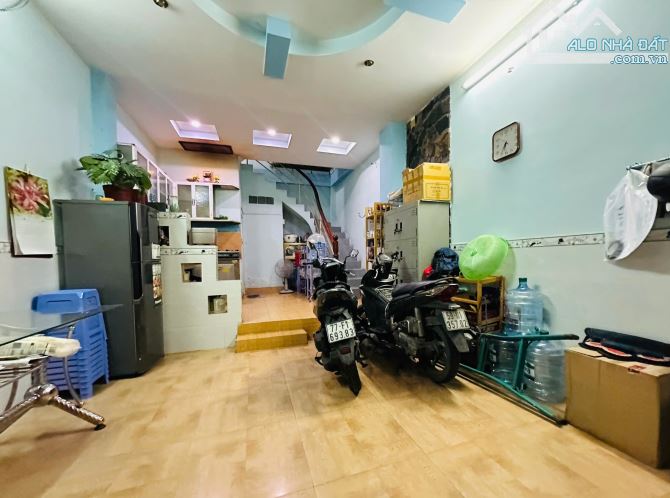 Bán nhà Phạm Văn Hai, Nguyễn Bặc - DT 4 x 8 - KC 4 tầng - giá 5.4 tỷ TL - 2