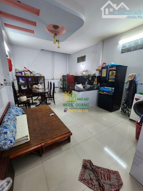 BÁN NHÀ ĐƯỜNG NGUYỄN VĂN QUÁ, 4,5X18M, 2 TẦNG, 3 PHÒNG NGỦ - 2