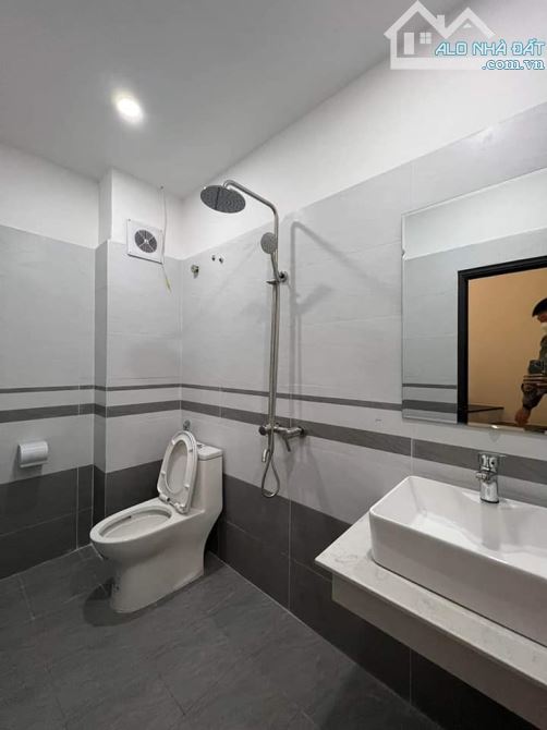 Duy nhất 1 căn mặt ngõ thông ô tô gần chợ, trường ĐHSP TDTT. Giá 2.85 tỷ (3Tx35m2) - 2