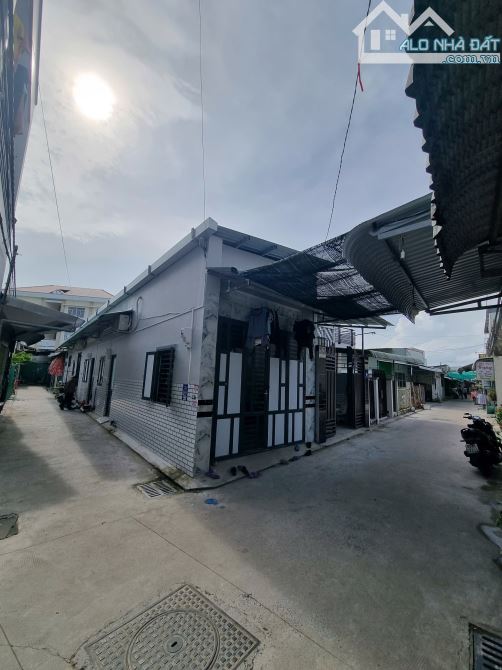 Bán nhà góc 2 mặt tiền hẻm Hoàng Quốc Việt, gần bánh Xèo Bảy Tới - 2