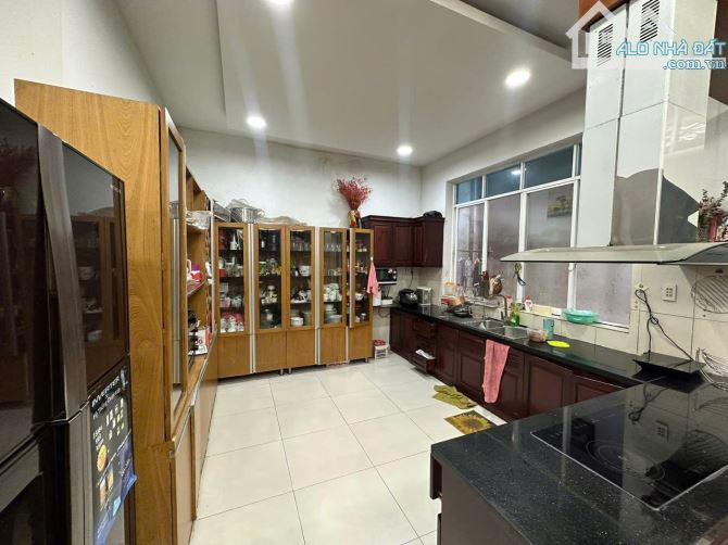 NHÀ BIỆT THỰ TÂN PHÚ SÁT TÂN HƯƠNG - HẺM XE TẢI 8M- 4 TẦNG 162M2 (7.6x21.4)- CHỈ HƠN 17 TỶ - 2