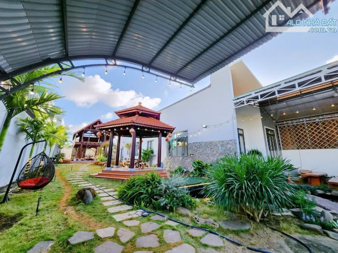 NHÀ ĐẸP SÂN VƯỜN CUỐI YMOL RẼ PHẢI - CÁCH TRUNG TÂM THÀNH PHỐ CHỈ 4KM . GẦN MỌI TIỆN ÍCH - 2