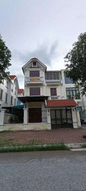 Cho thuê biệt thự khu đô thị Phú Lương Hà Đông, DT 200m x 3,5T, nhà đẹp ô tô đỗ cửa giá 25 - 2