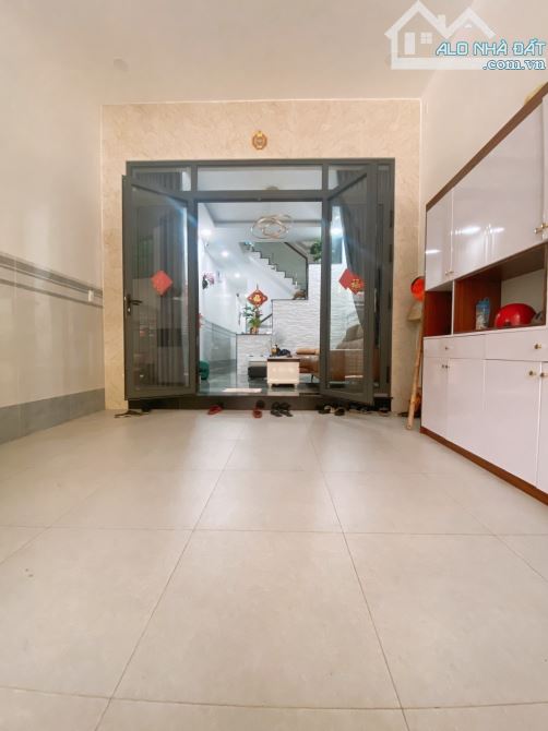 NHÀ 2 TẦNG NGAY LÃ XUÂN OAI, LÊ VĂN VIỆT - ĐƯỜNG Ô TÔ TRÁNH - 90M2  TẶNG NT SANG TRỌNG - 2