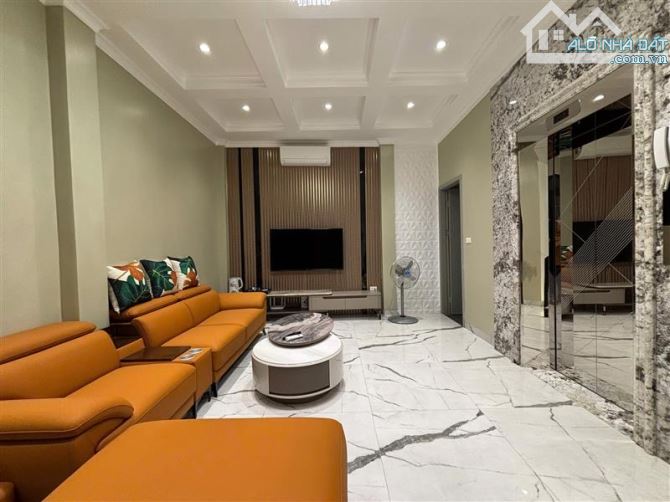 Bán nhà Khâm Thiên, DT 38m2, MT 6m, nhà đẹp long lanh, thang máy xịn, tặng nội thất, 12 tỷ - 2
