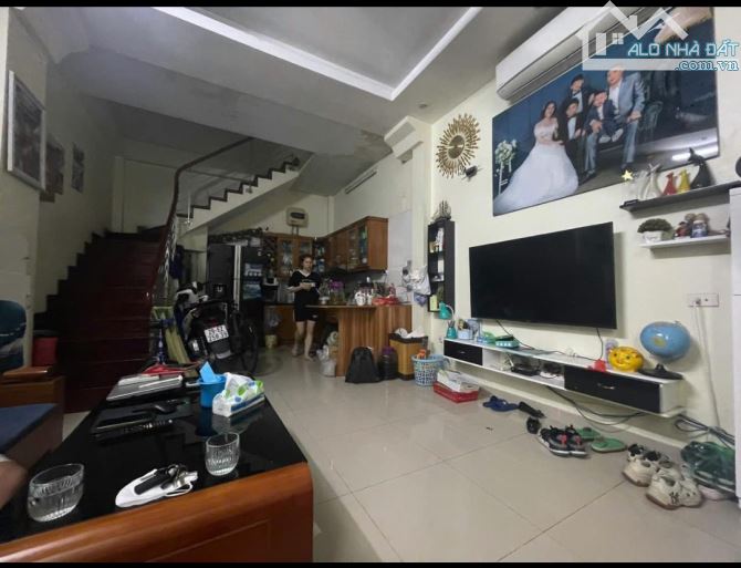 CẦN BÁN NHÀ RIÊNG PHỐ LẠC TRUNG HAI BÀ TRƯNG 32M2 X 5 TẦNG Ô TÔ ĐỖ GẦN NHÀ - 2