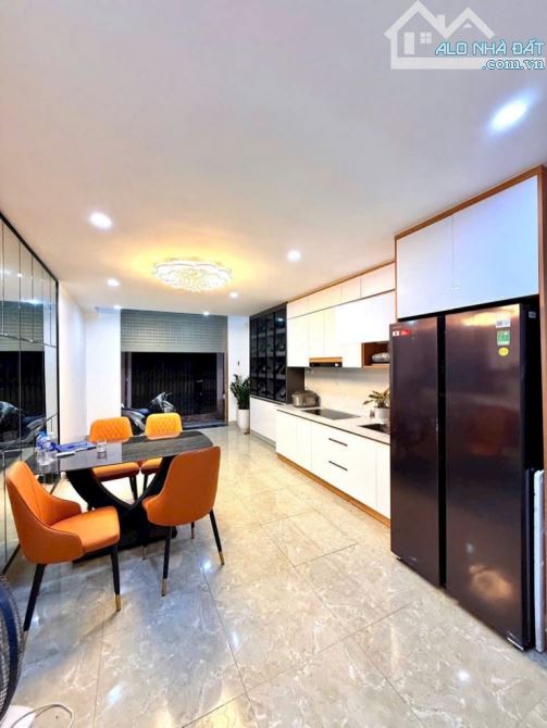 Bán gấp nhà Khâm Thiên, 38m2 xây mới 6 tầng thang máy, nội thất xịn, chào 9 tỷ 800 triệu - 2